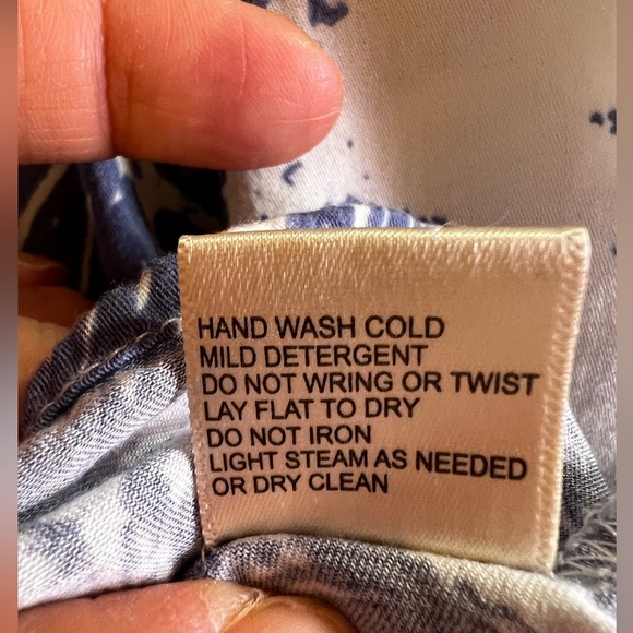 LoveStitch Tropical Print Off‎ the Shoulder Smocked Bell Sleeves Blouse size S - Picture 3 of 16